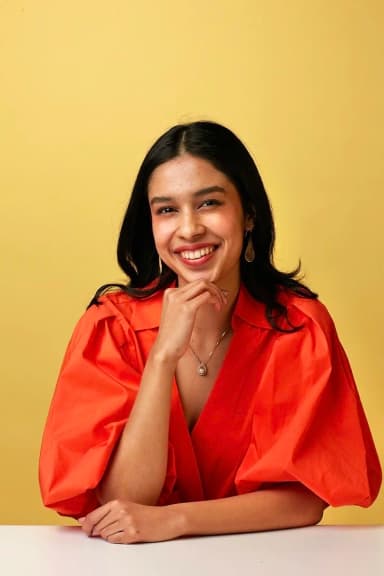 https://mlgmhbdiqirbgutczoxs.supabase.co/storage/v1/object/public/headshots/avantika-velhor.webp